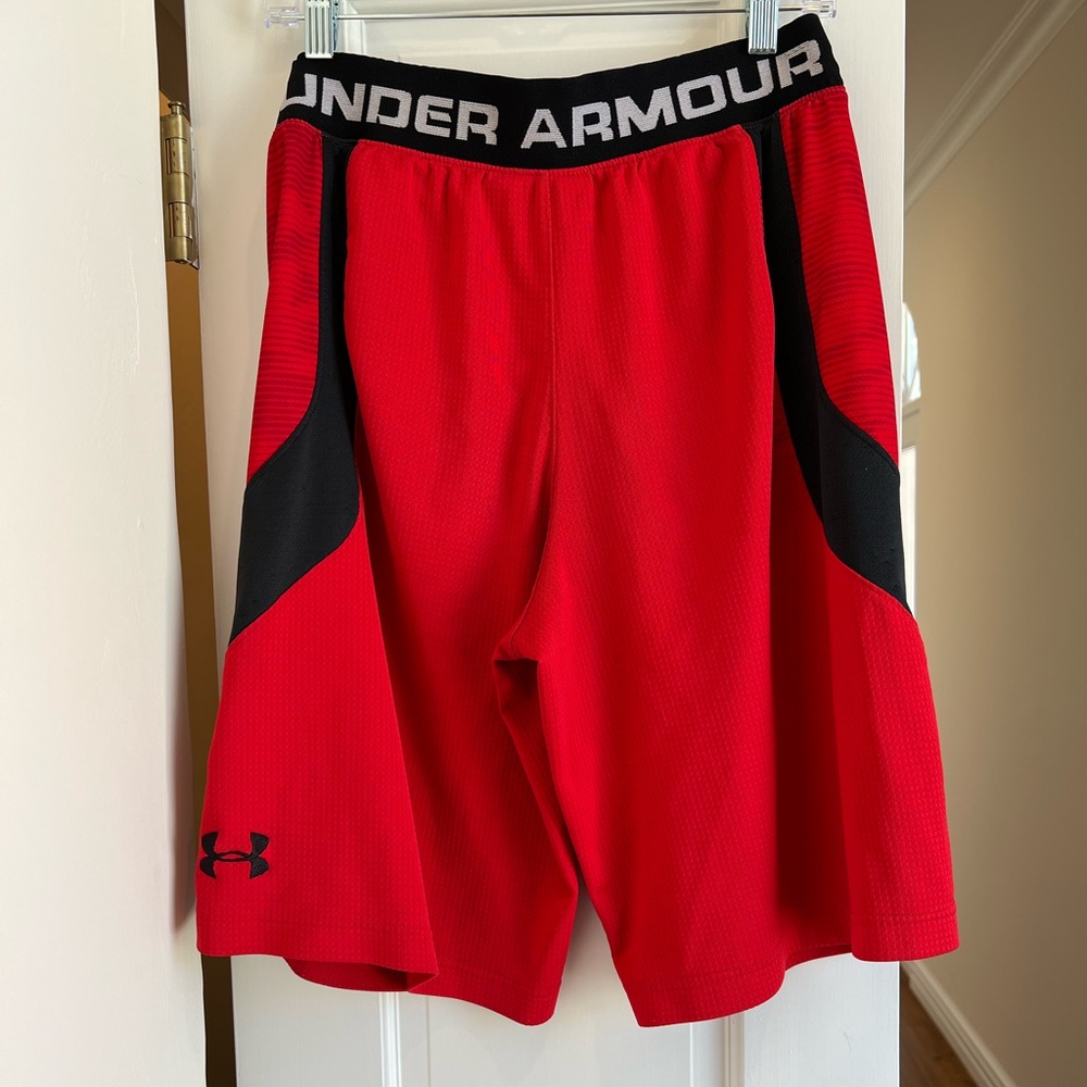 UNDER ARMOR MEN’S SHORTS SZ-S SLIT POCKETS ON FRONT SEAM EXCELLENT CONDITION 😎